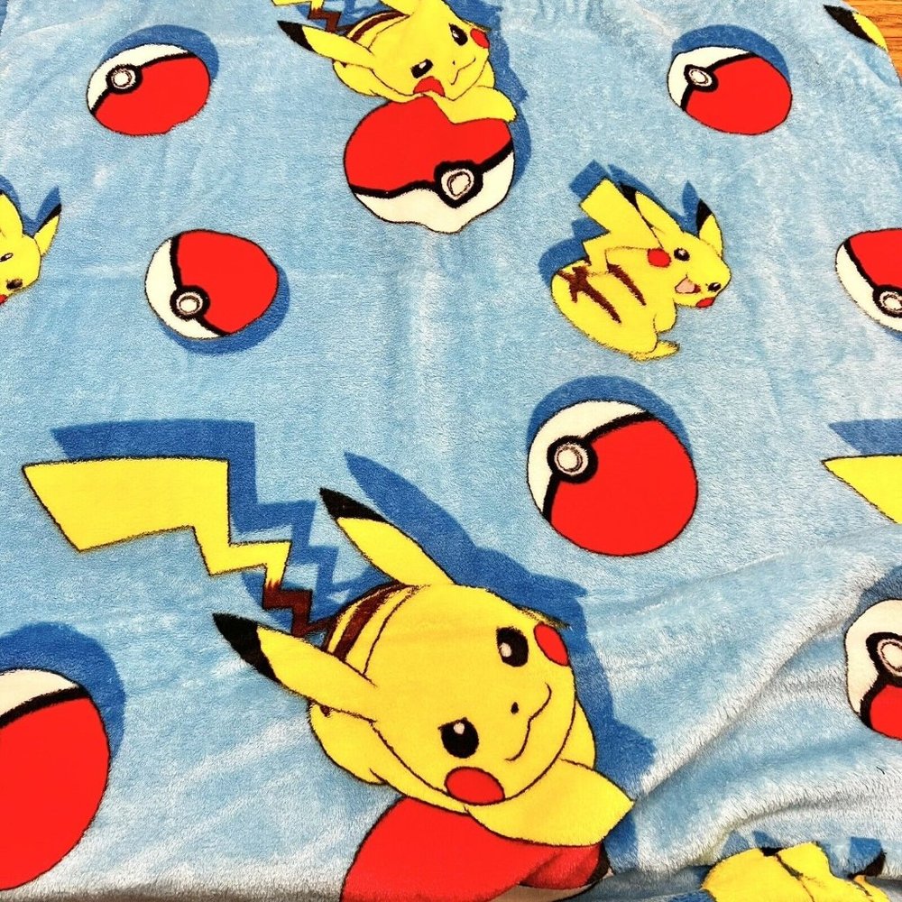 Pikachu Fuzzy Throw Blanket Pokemon Nintendo 48x36